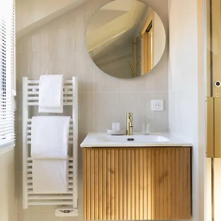 Апарт-отель Lea, L'ecrin Du Fer A Cheval 4*