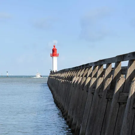 Lea, L'ecrin Du Fer A Cheval Апарт-отель 4*