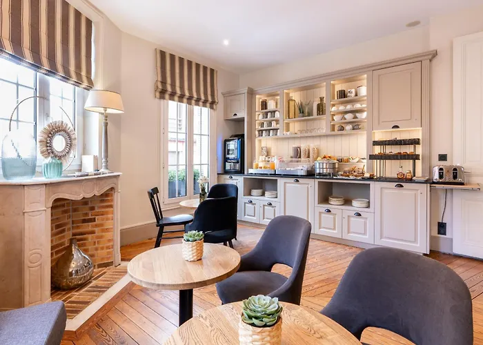 Lea, L'ecrin Du Fer A Cheval Apartmanhotel 4*